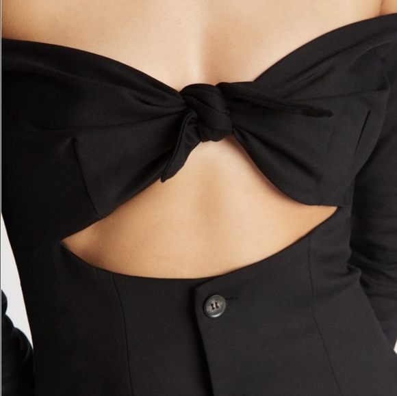Black Off-the-Shoulders Bow Cutout Beso Blazer Dress by Choosy - Picture 4 of 6